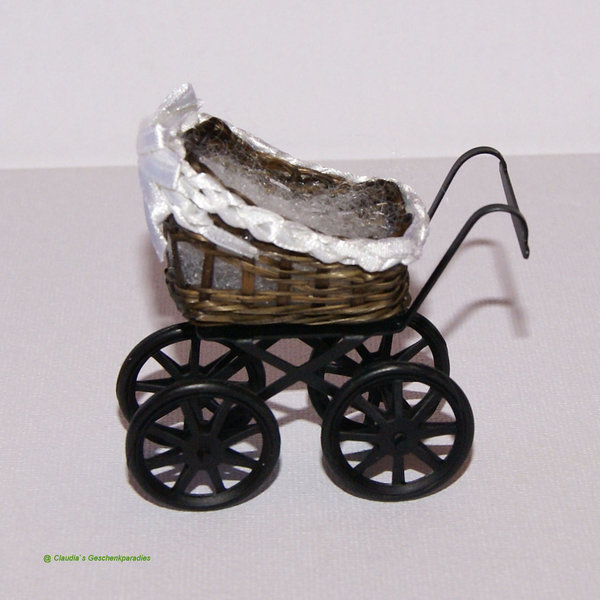 Miniatur Puppenwagen Korb