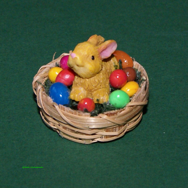 Miniatur Eierkorb mit Hase B