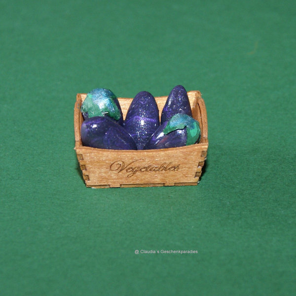 Miniatur Kiste mit Auberginen