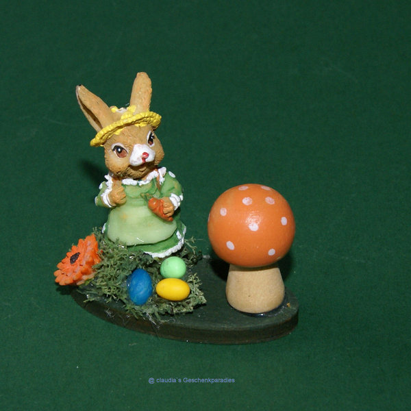 Miniatur Hase mit Pilz